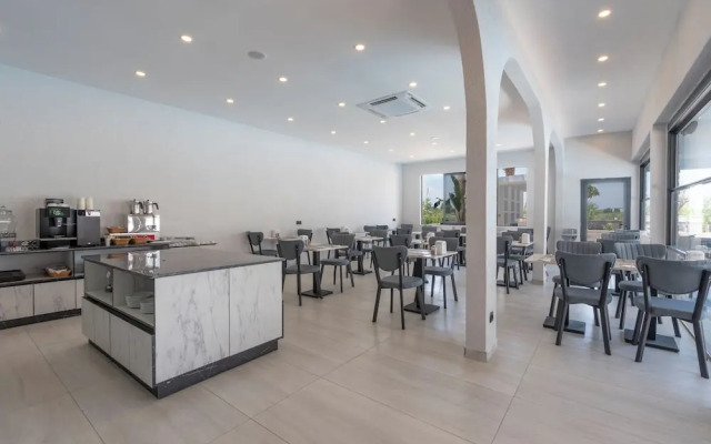 Laristone Suite Spa Hotel