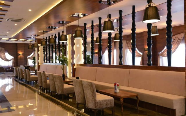 Lake & River Side Hotel & Spa