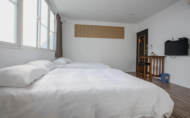 Royal Group Motel Tainan Branch