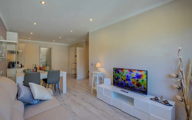 4 Seasons Apartment