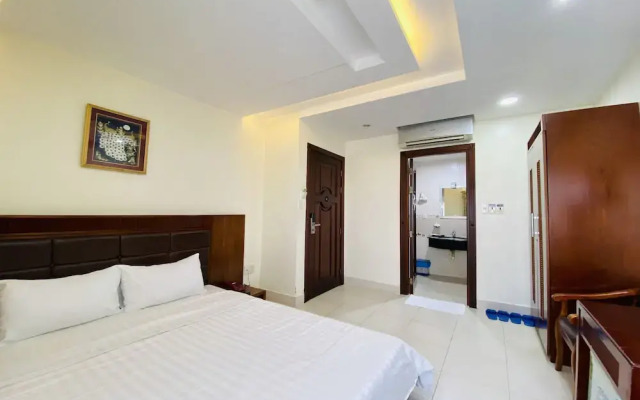 Binh Hung Hotel