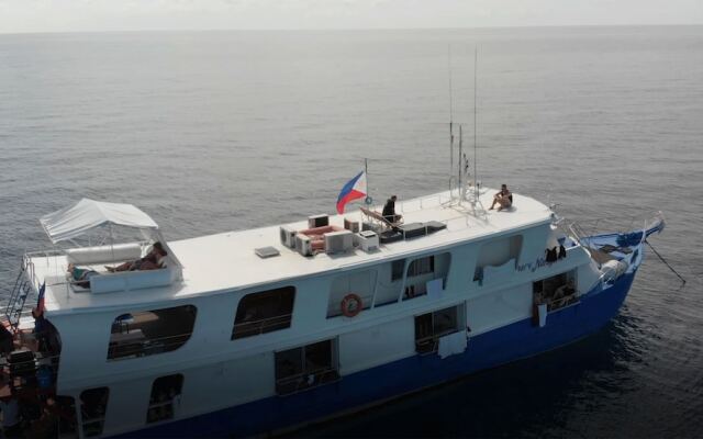 El Nido Floating Hotel