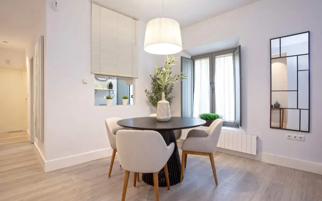 Bright Apartment in Granada Varela