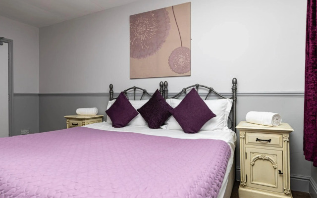 The Manor Hotel