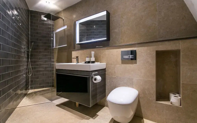 2 Bed Penthouse Style House in Camden Town