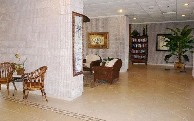 South Seas Tower 2-1001