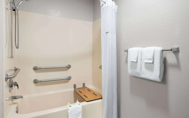 Days Inn by Wyndham Iron Mountain