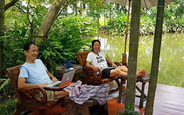Baan Tung Boon Lom
