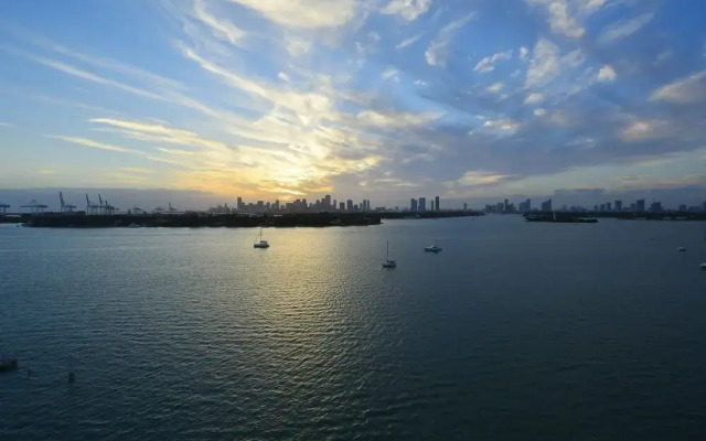 Miami World Rental - Mondrian 608