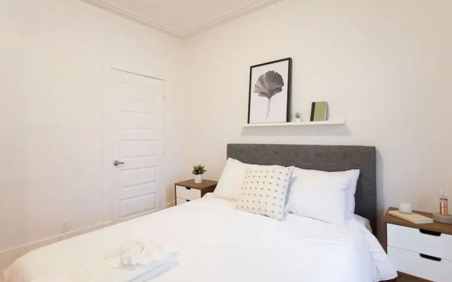 Charming Montreal 3 bdr Apartment Next to Subway