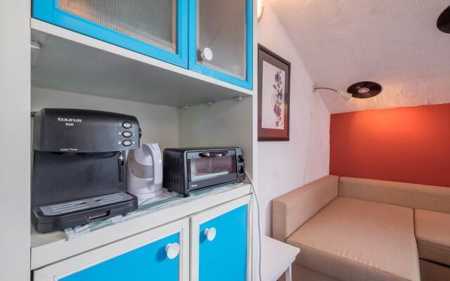 TOP CENTRAL Hideout close to Everything AC + WIFI + TV