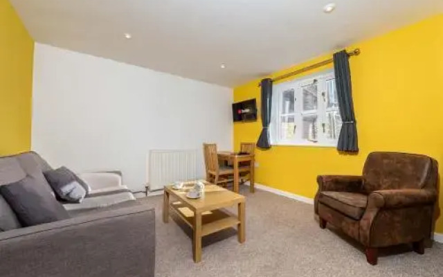 Glastonbury Town Apartment