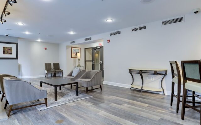 Sophisticated and Beautiful Condo