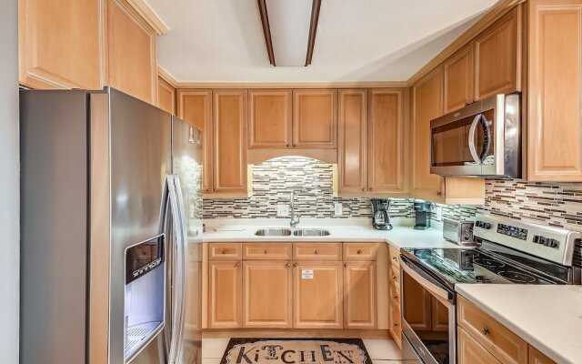 DP 202C Recently renovated 2 bedroom condo near Destin Harbor and amazing views by RedAwning