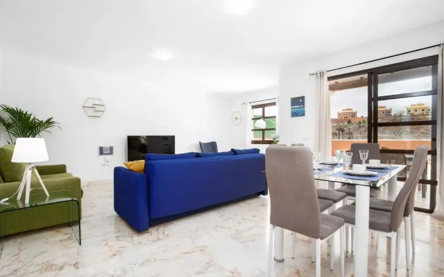 House - Sleeps 6 - Pool - Pet Friendly