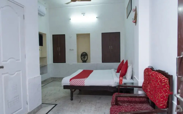 The Girdhar Niwas By OYO Rooms