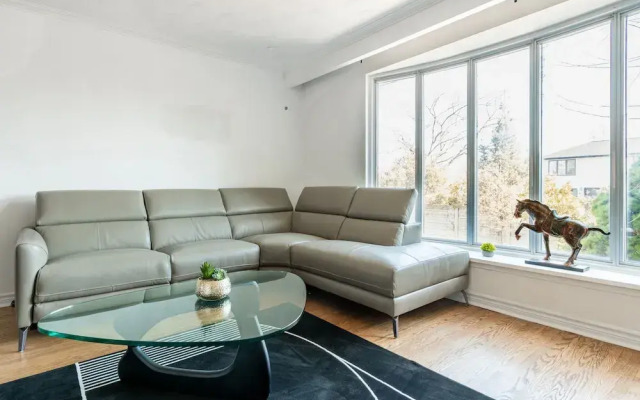 Family & Corporate home in Mississauga