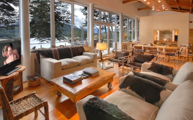 Magnificent 3Bedr Villa on the lake H47