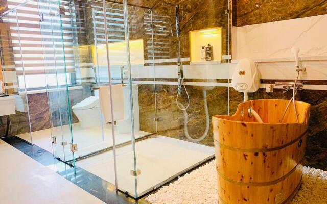 Diamond Hotel Van Đon