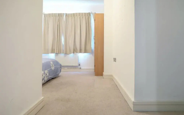 Diprose Court Deluxe Guest Room
