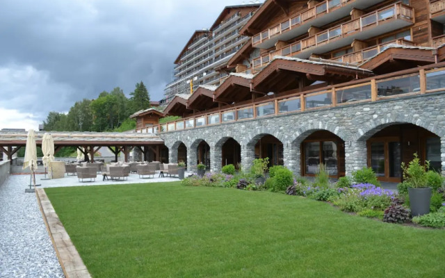 hotelImage