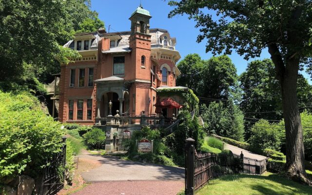 The Harry Packer Mansion Inn