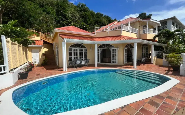 Stunning 4-bed Villa in Gros Islet, St Lucia