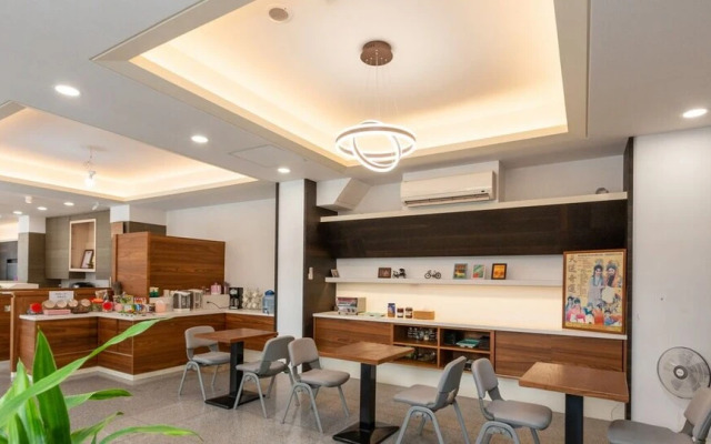 Jia-Jia Business Hotel