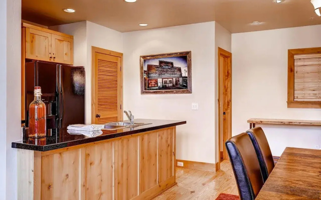 Portico 7 by Park City Lodging