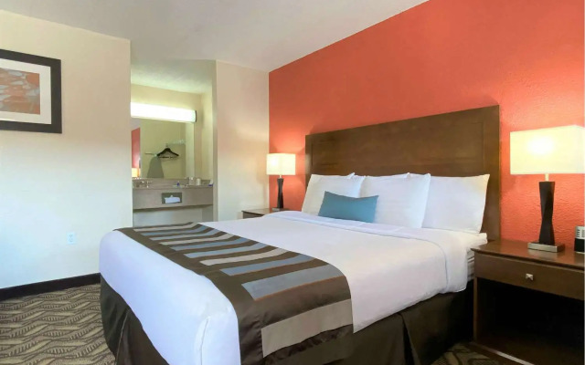 Super 8 by Wyndham Greensburg