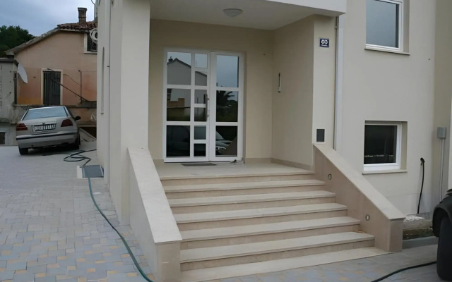 Beachfront Apartments Gabine