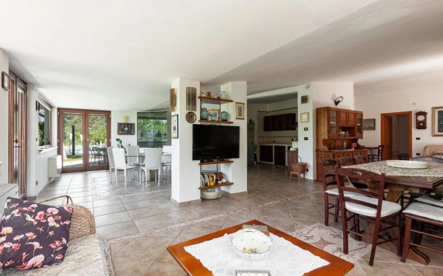 Villa Carmen With Garden And Pool