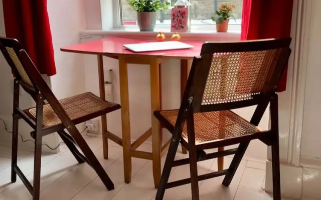 2 Bedroom Flat Near Leith