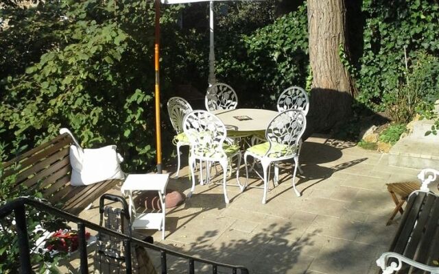 Bed  Breakfast La Campagne a Paris