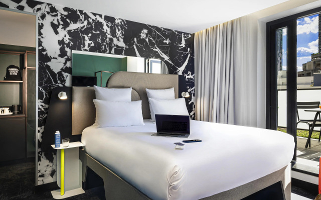 Tribe Paris La Defense Esplanade