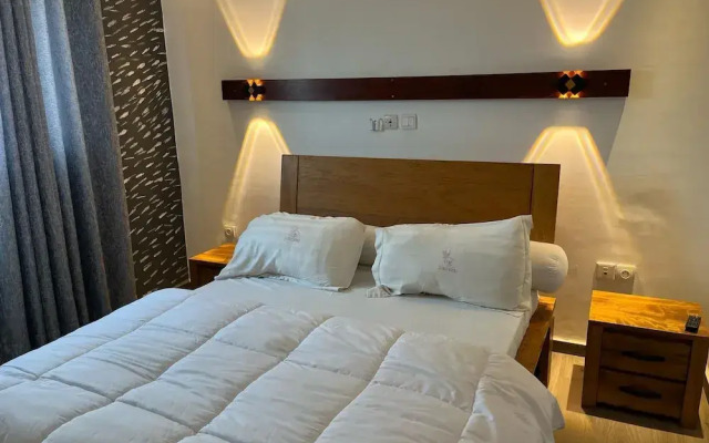 LIVELY HOTEL & Suites