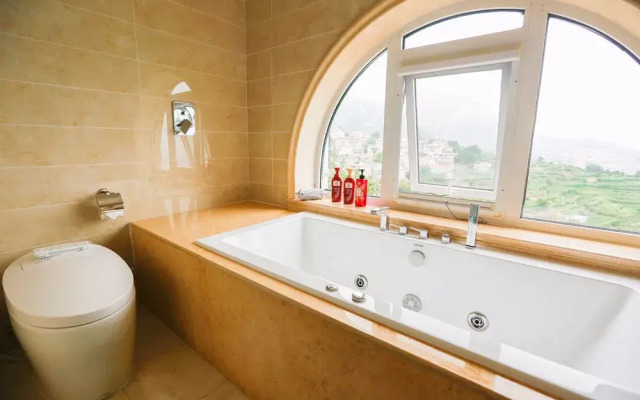 Qingdao Lohas Home Hotel