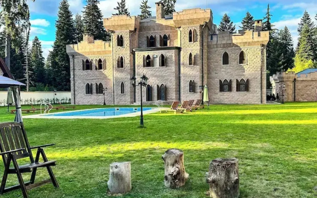 The Castle - Your unique way of retreat