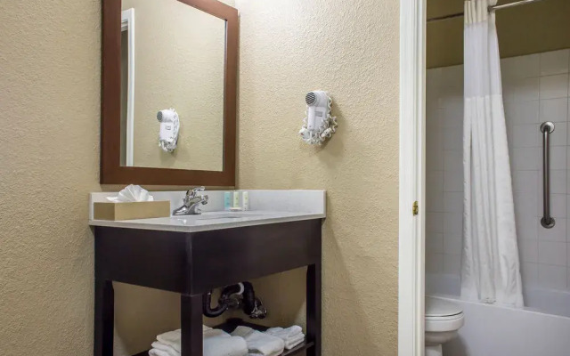 Comfort Inn & Suites at Talavi