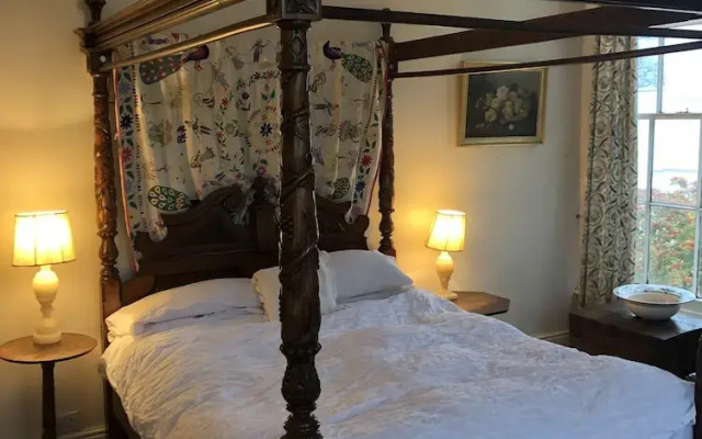 Cheltenham Cozy Retreat With 2 Bedrooms