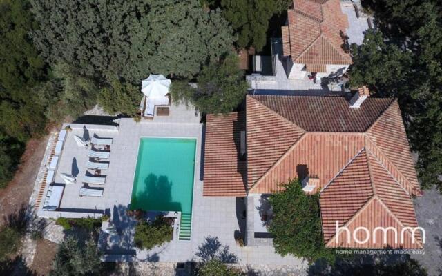 580m² homm Luxurious Seaside Residence in Syvota