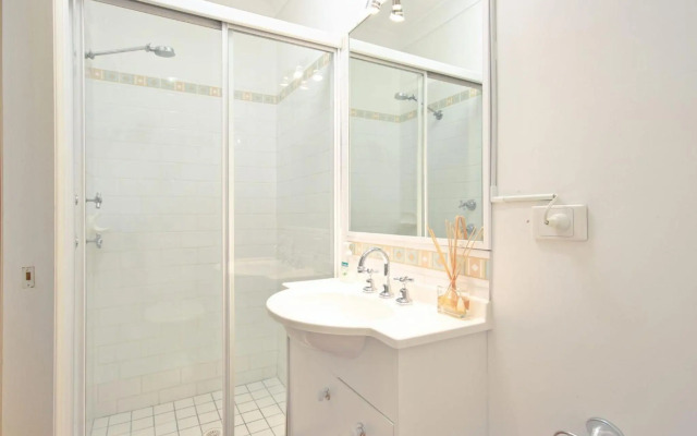 Black Wattle at Hyams Beach 4pm Check Out Sundays