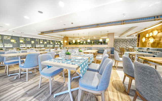 Broncemar Beach Suites Hotel