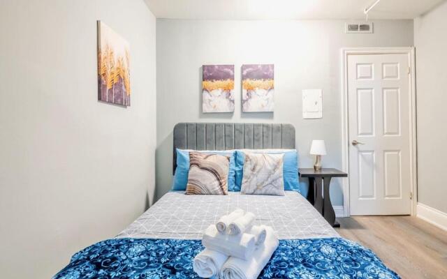 Charming 2BR Apartment - Downtown Hamilton