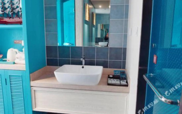 Yanqihu Holiday Hotel