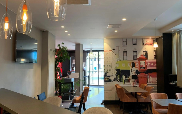 Hotel Sixteen Paris Montrouge