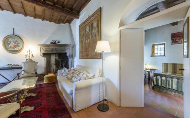 Villa in Private Estate,shared Pool,parking,3km to Ponte Vecchio