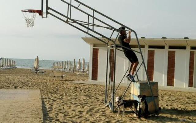 Signora Ruth - Aprilia Residence