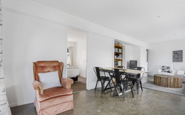 Bright 3-Bedroom Unit - WiFi & Parking