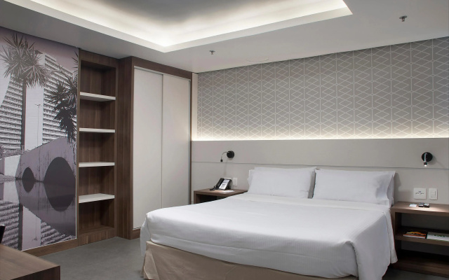 Master Porto Alegre Hotel - Av Carlos Gomes, Proximo Consulado Americano